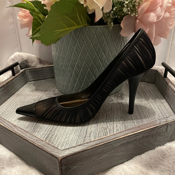 HYPE-BLACK LEATHER PUMPS WITH SHEER CLOTH OVERLAY-8 1/2M - Picture 11 of 15